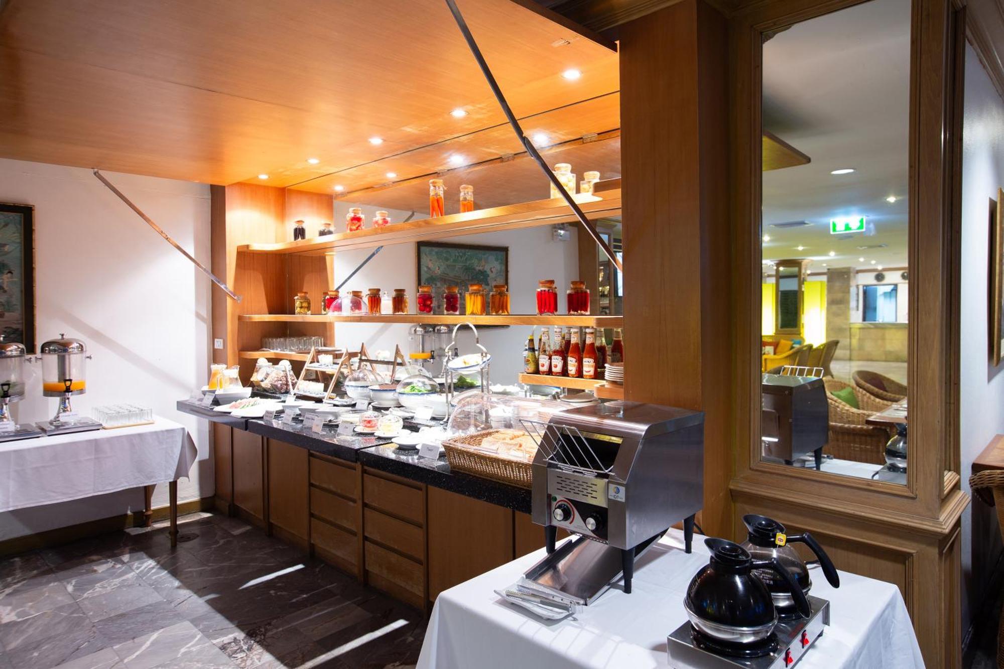 The Tarntawan Hotel Surawong Bangkok Esterno foto