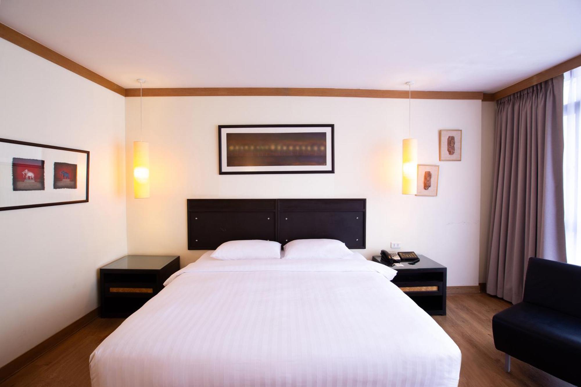 The Tarntawan Hotel Surawong Bangkok Esterno foto