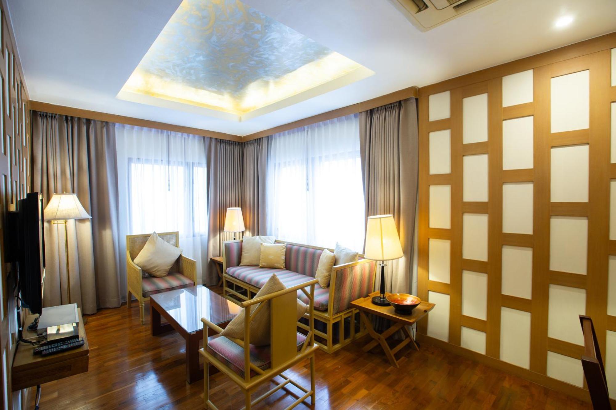 The Tarntawan Hotel Surawong Bangkok Esterno foto