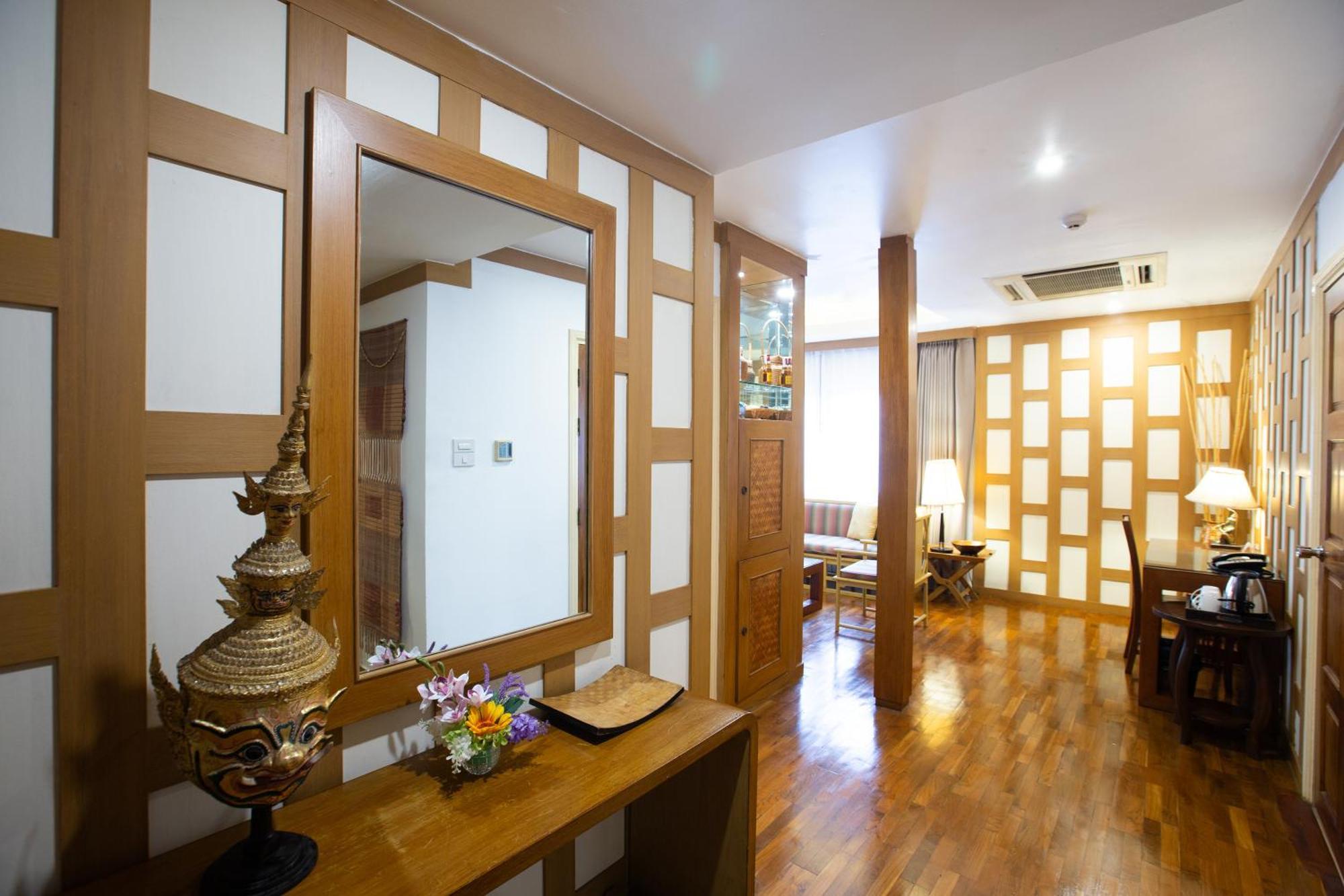 The Tarntawan Hotel Surawong Bangkok Esterno foto