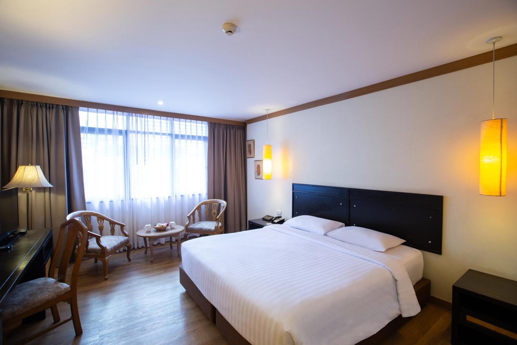 The Tarntawan Hotel Surawong Bangkok Esterno foto