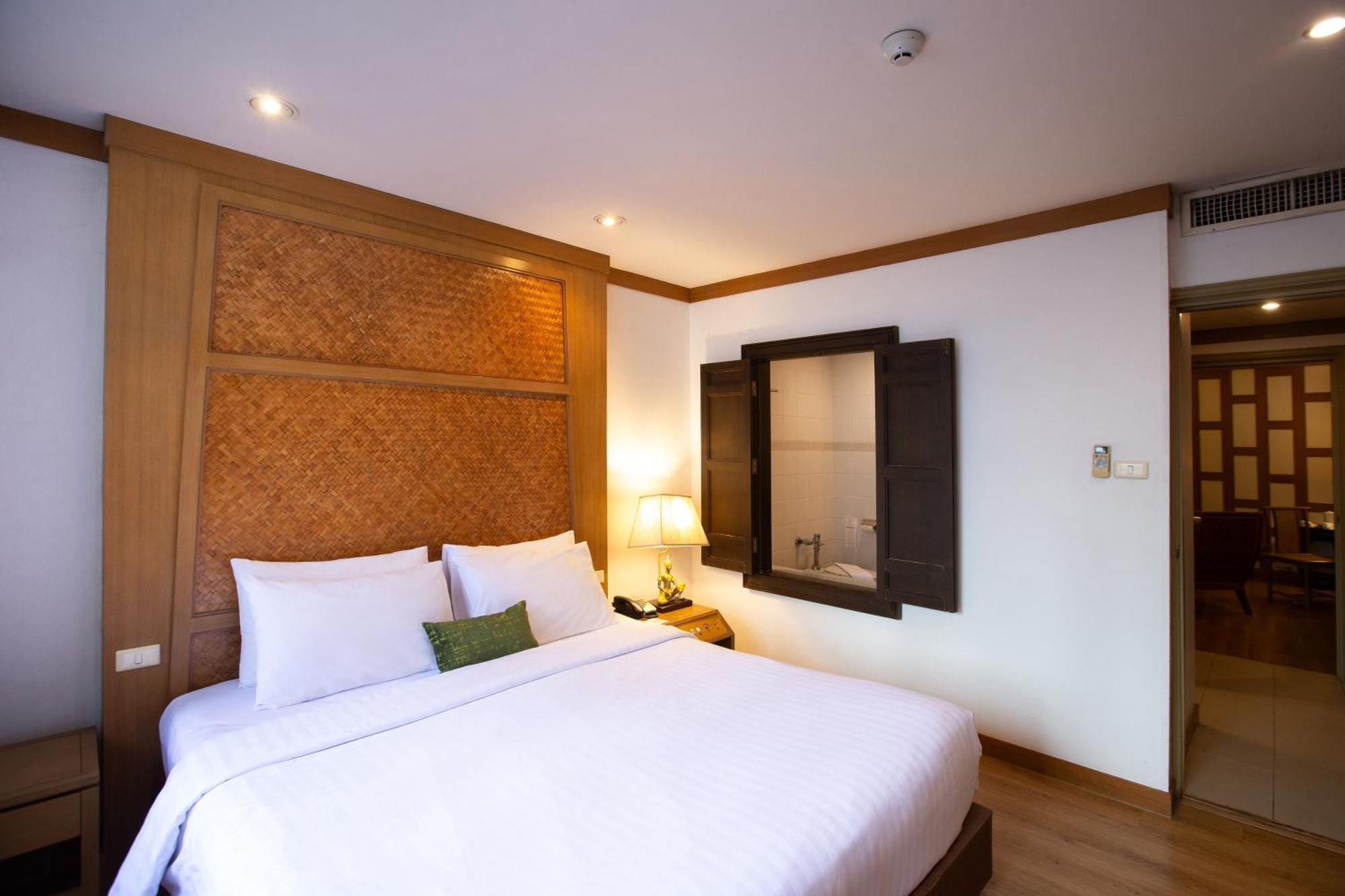 The Tarntawan Hotel Surawong Bangkok Esterno foto